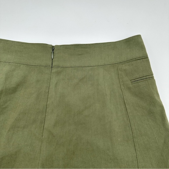 Theory Mini Utility Short in Good Linen Fern Green - Picture 7 of 9